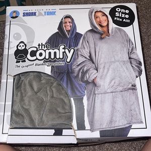 Shark Tank Comfy Blanket/Sweatshirt in Gray